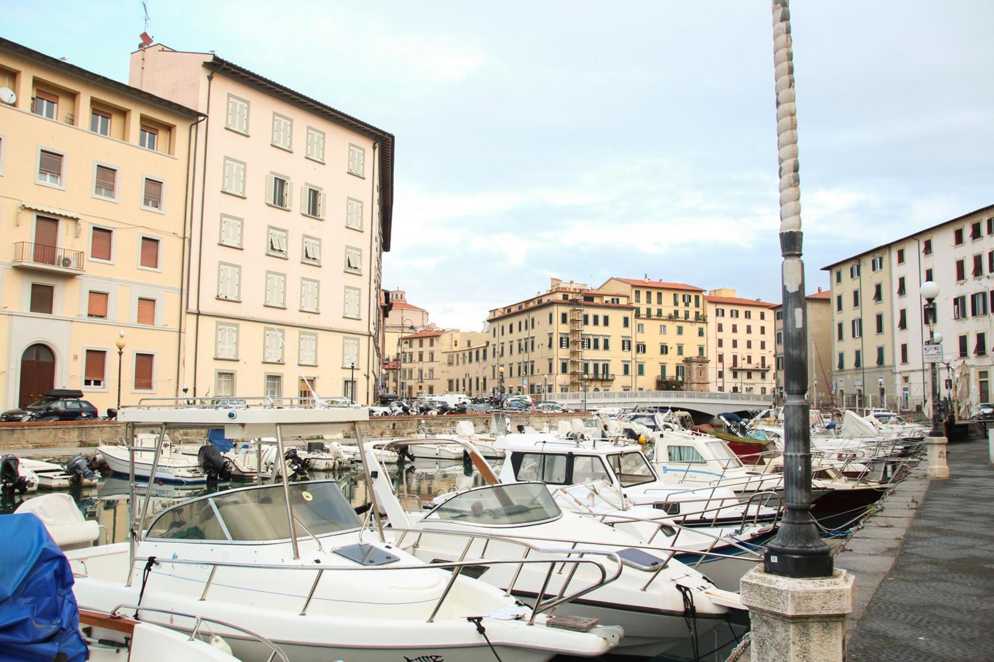 Waterfront Balcony I Grani 2 Resort Style Suite Livorno Exterior photo