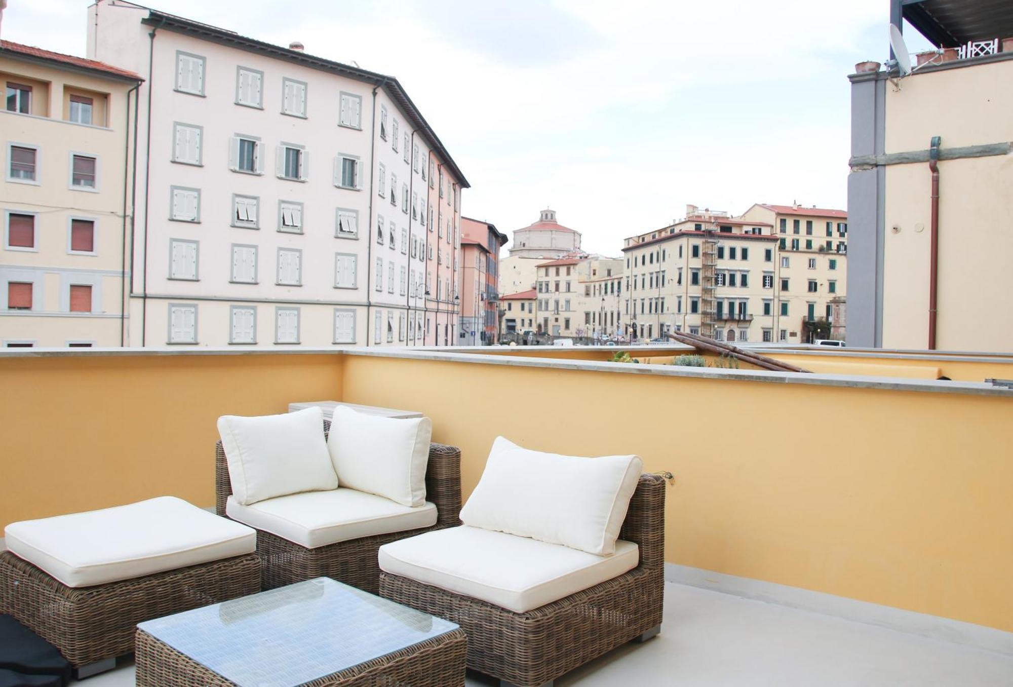 Waterfront Balcony I Grani 2 Resort Style Suite Livorno Exterior photo