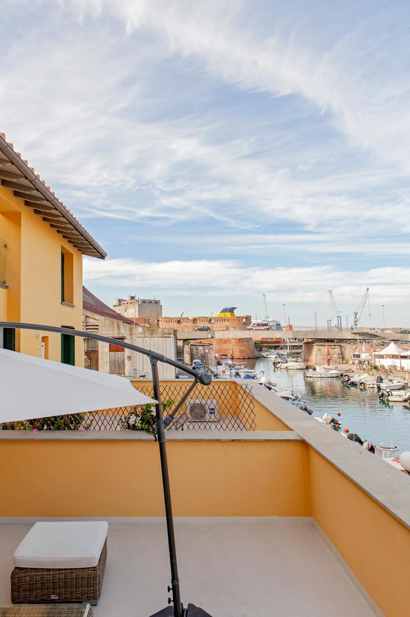 Waterfront Balcony I Grani 2 Resort Style Suite Livorno Exterior photo