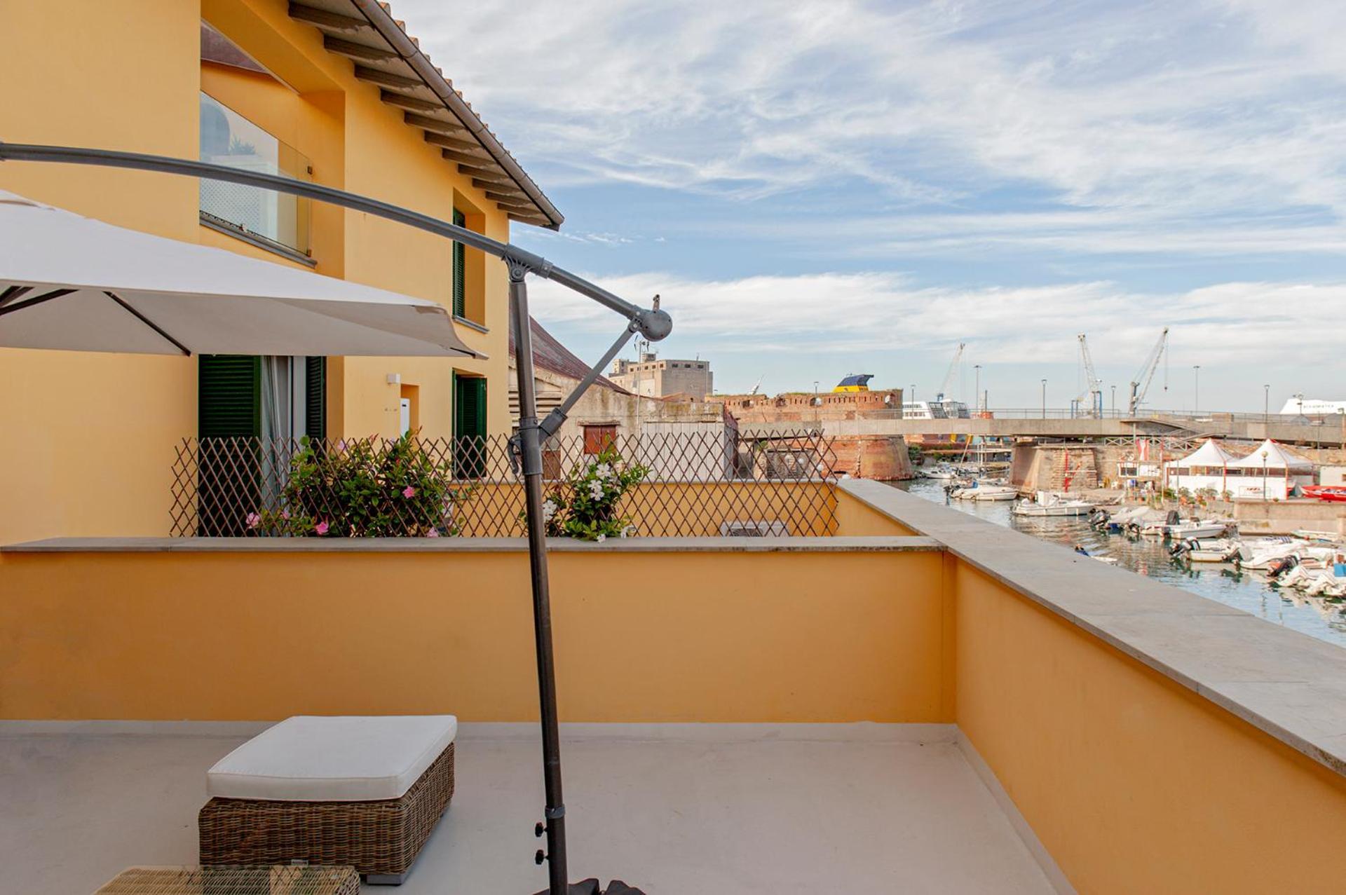Waterfront Balcony I Grani 2 Resort Style Suite Livorno Exterior photo